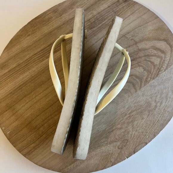 Tory Burch Blue & White Pattern Embellished Logo Flip Flop Sandal Size 6 - Picture 3 of 10